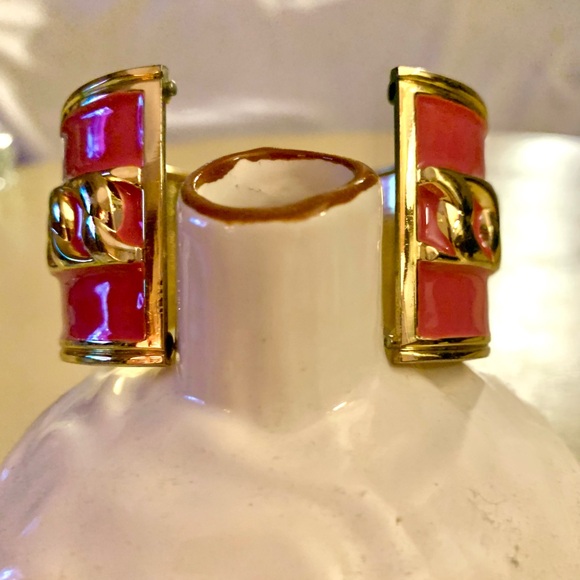 Elegant Gold and Hot Pink Bangle Bracelet - Picture 3 of 4